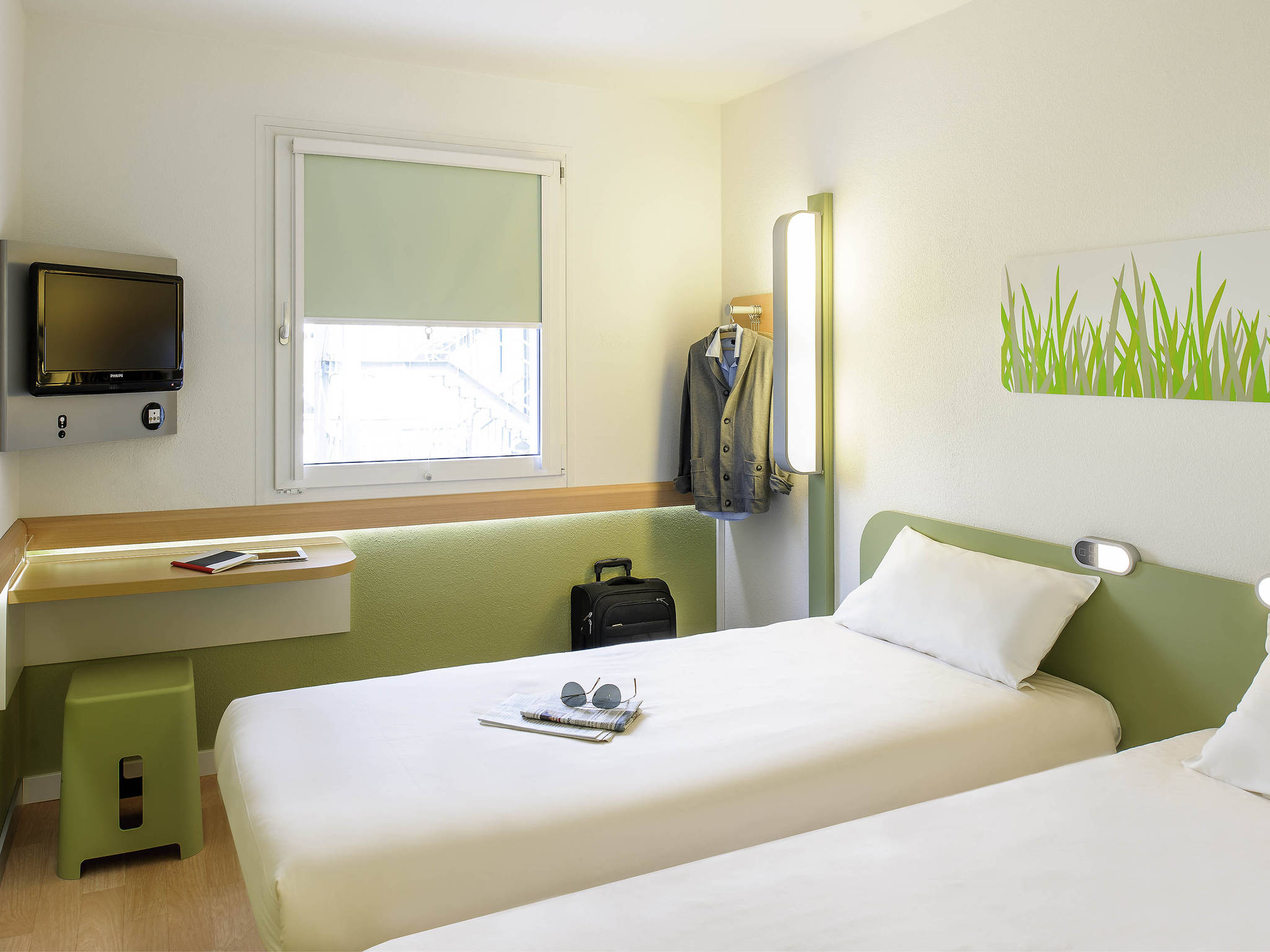 Ibis Budget Berlin Potsdamer Platz-Standardna soba razdvojeni lezaji.jpg