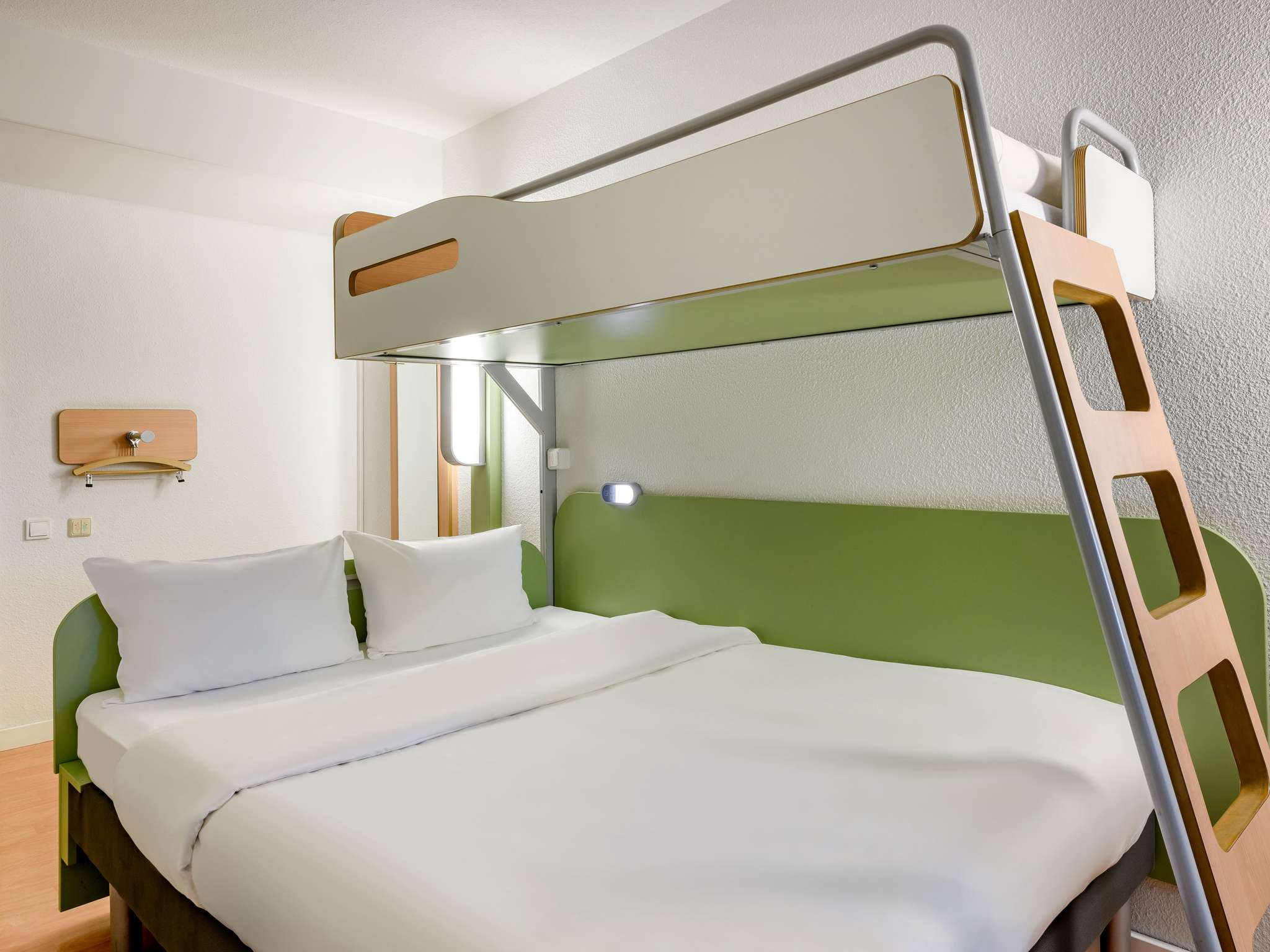 Ibis Budget Berlin Potsdamer Platz-Standardna soba.jpg