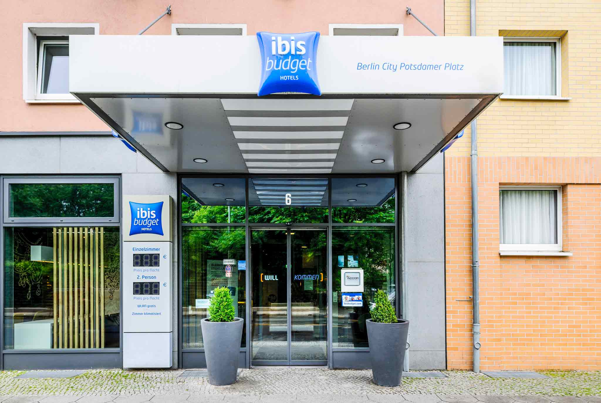 Ibis Budget Berlin Potsdamer Platz-Ulaz u hotel.jpg