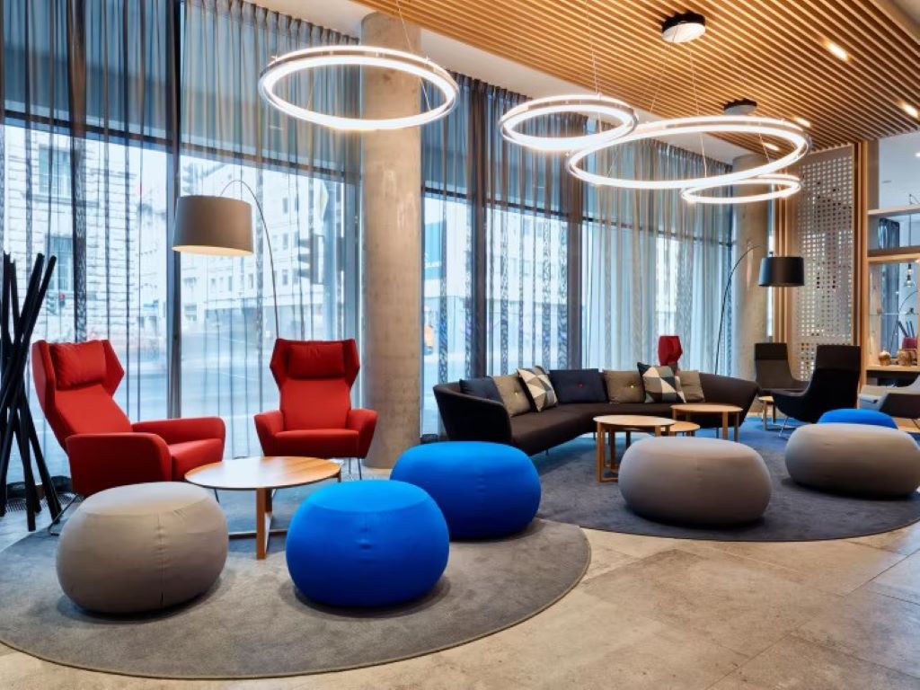Holiday Inn Express Berlin Alexanderplatz-Enterijer hotela.jpg