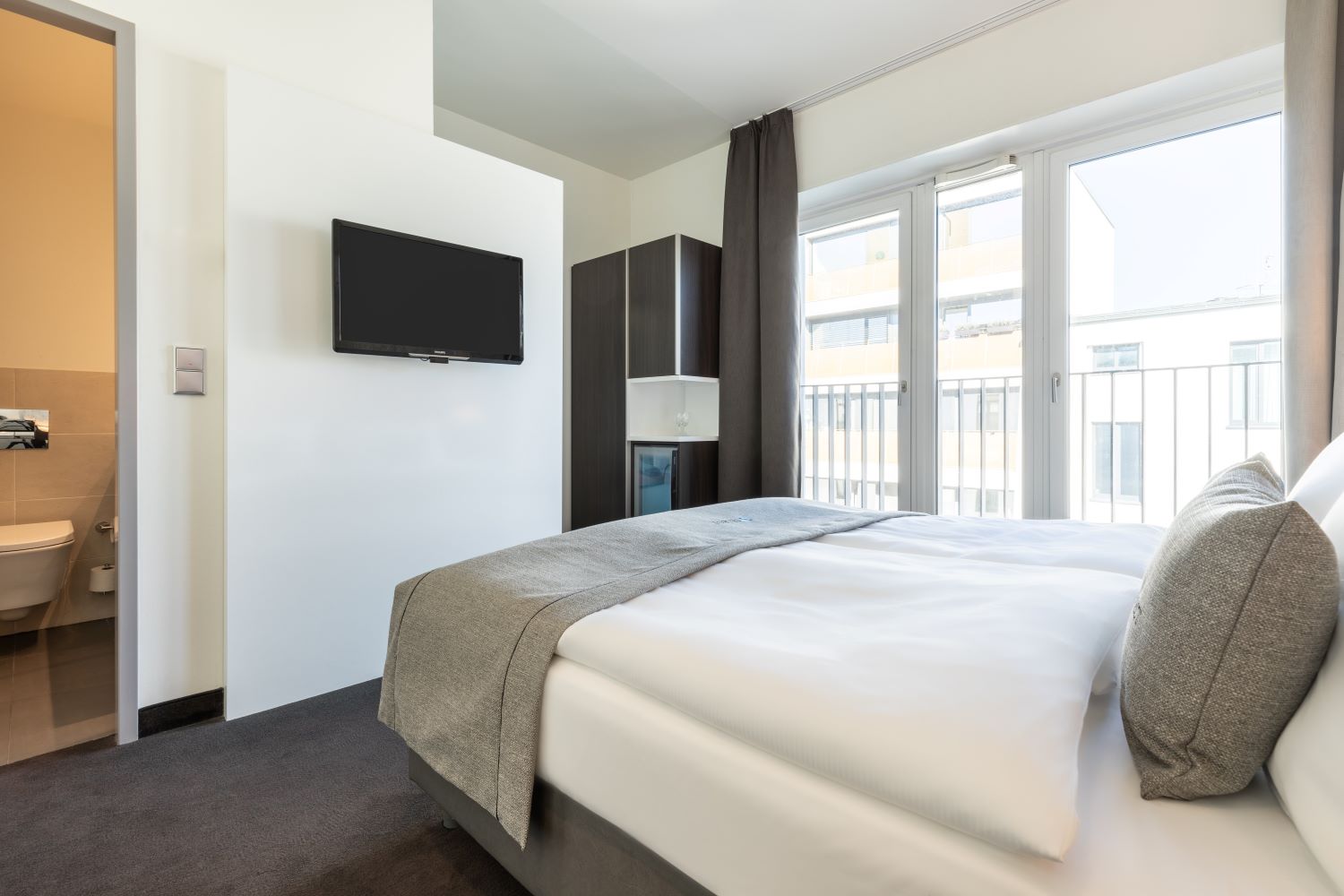 Select Hotel Berlin The Wall-Comfort soba.jpg