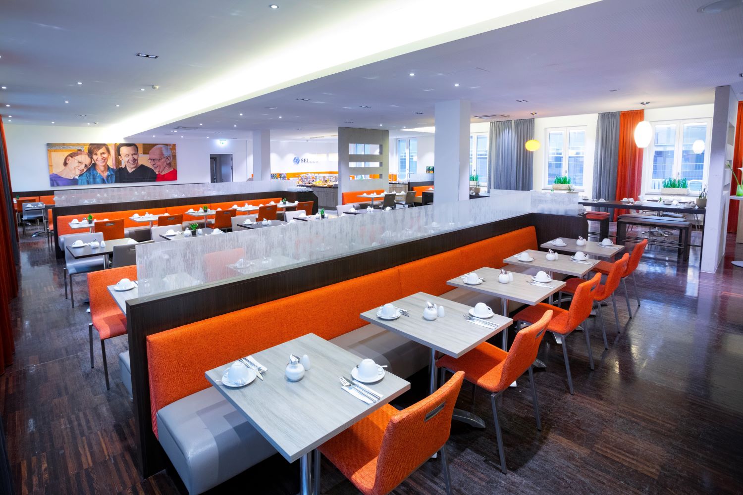 Select Hotel Berlin The Wall-Restoran.jpg