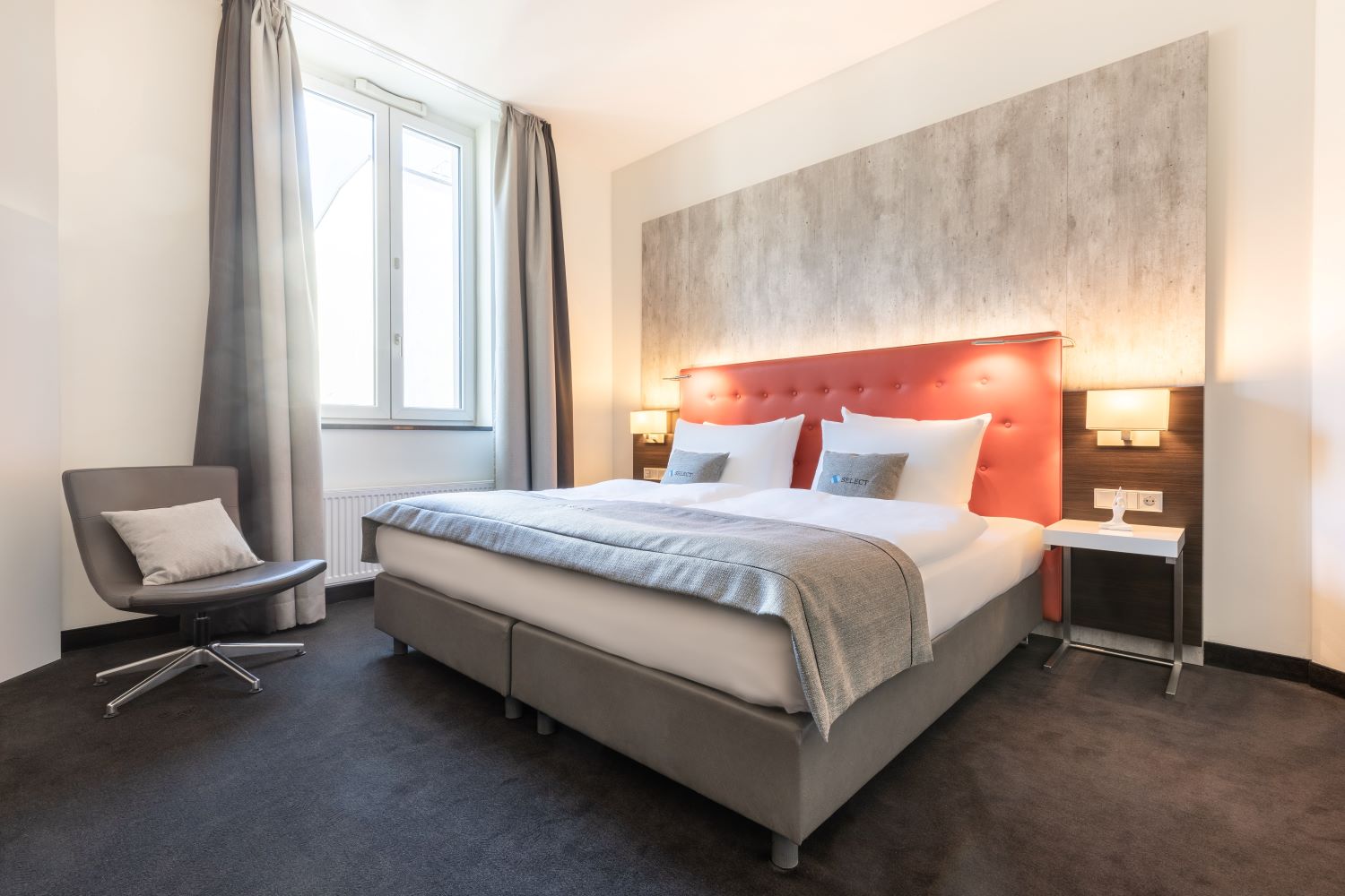 Select Hotel Berlin The Wall-Superior soba.jpg