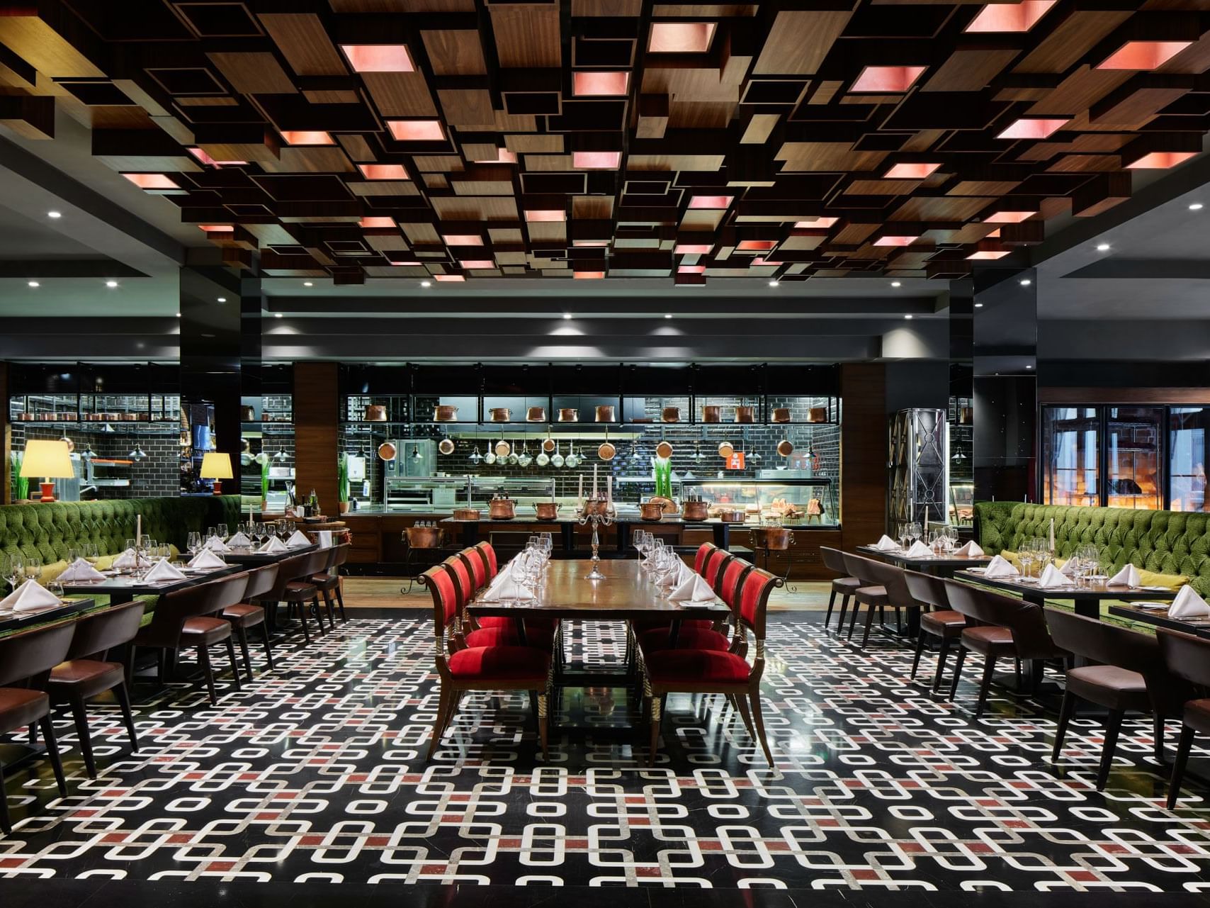 Titanic Gendarmenmarkt Berlin-Glavni restoran.jpg