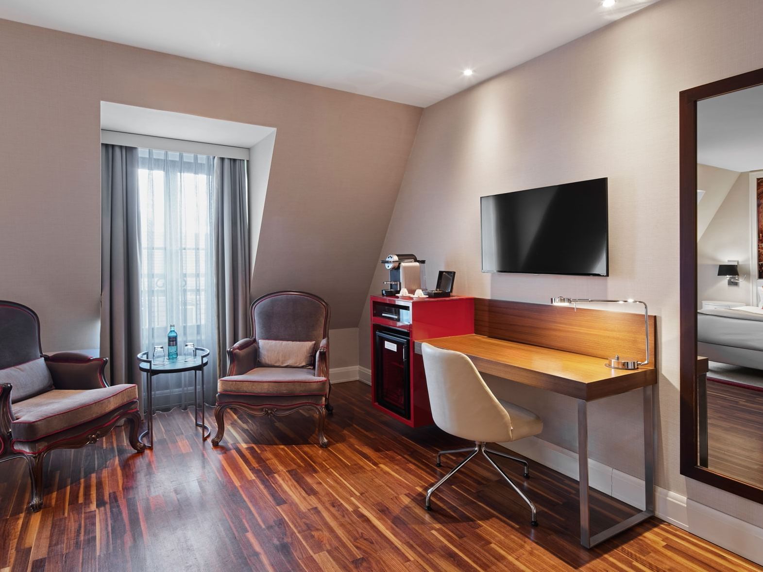 Titanic Gendarmenmarkt Berlin-Junior suite.jpg