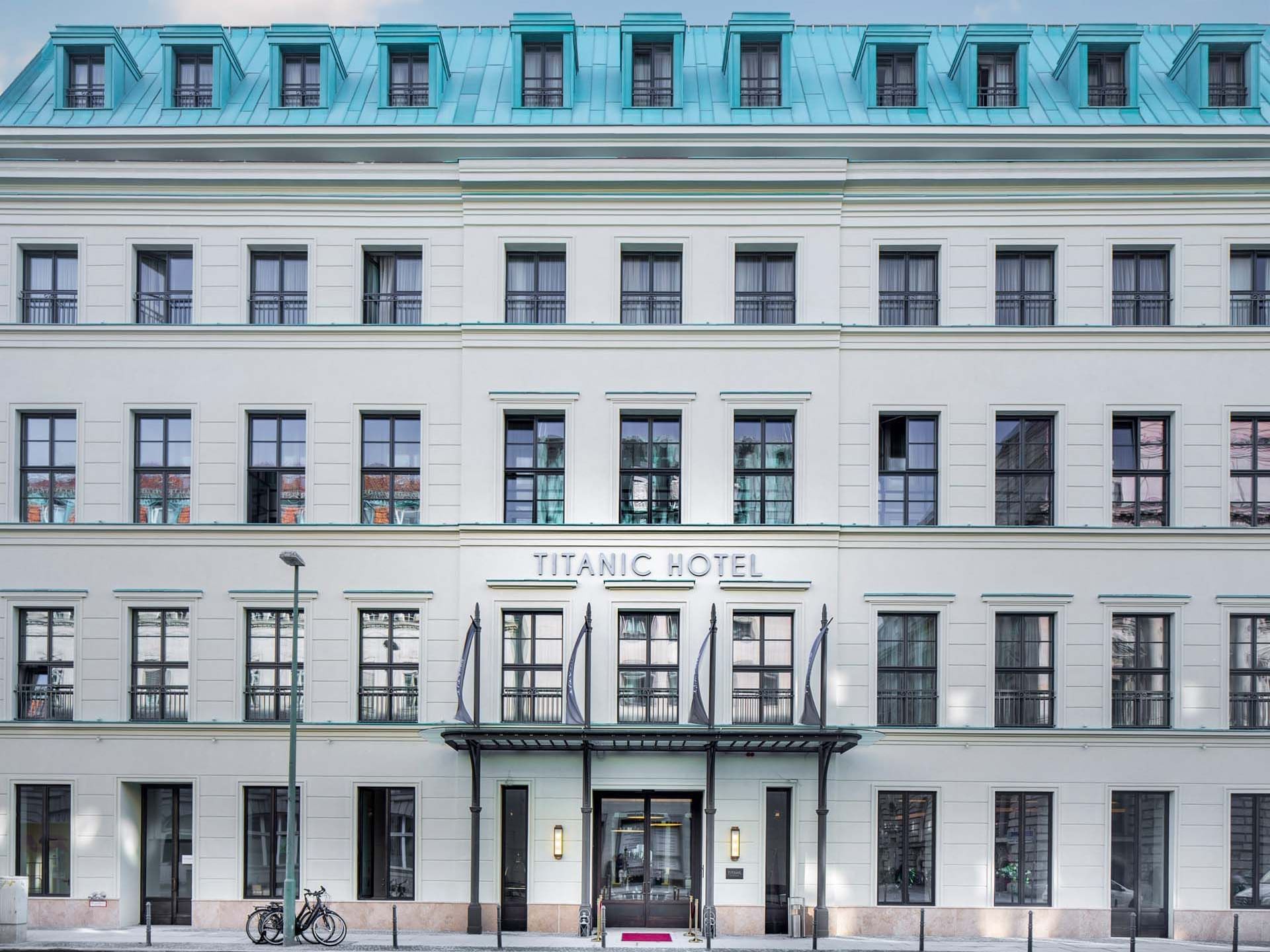Titanic Gendarmenmarkt Berlin-Zgrada hotela.jpg