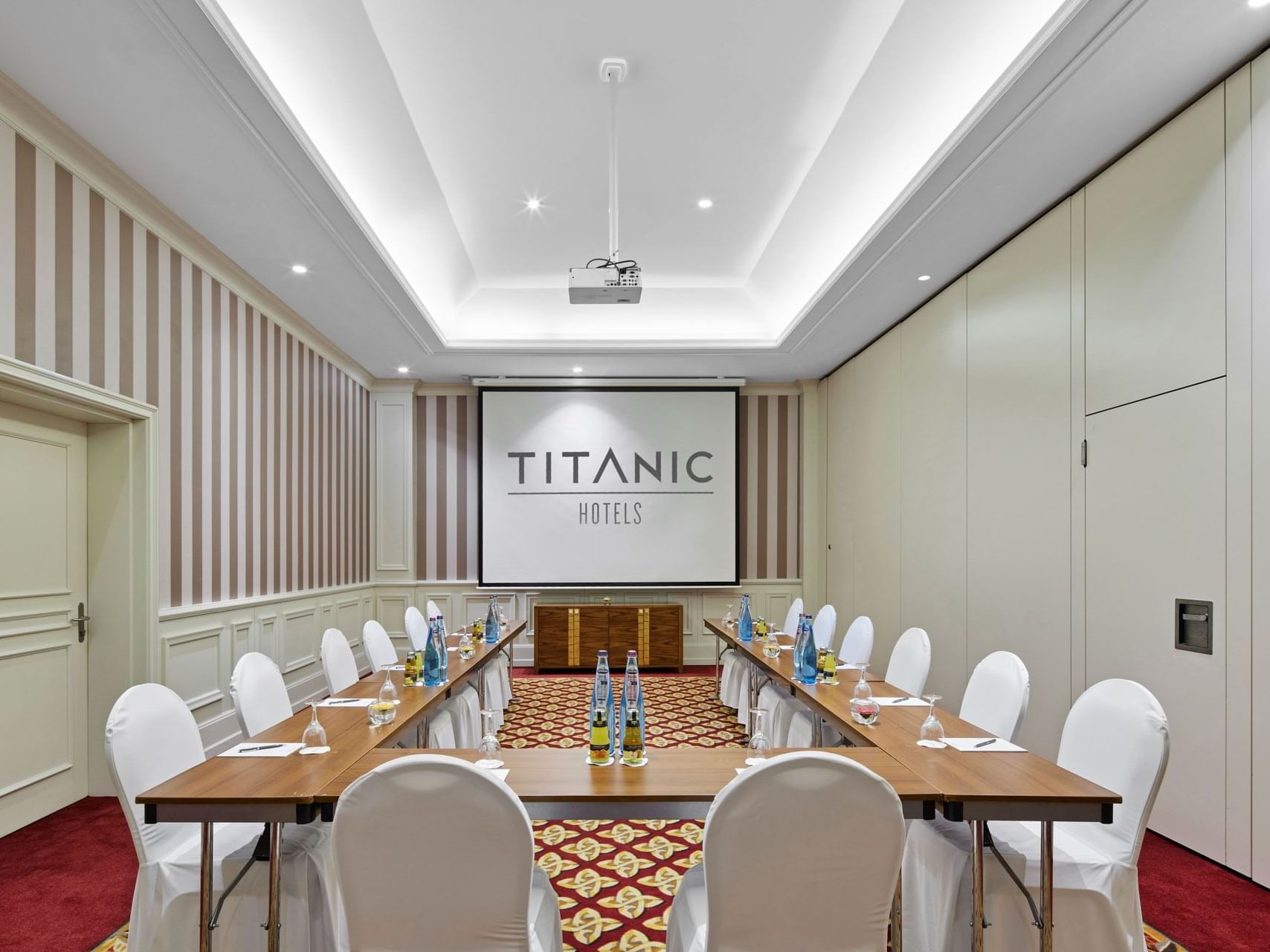 ‚Titanic Gendarmenmarkt Berlin-Sala za sastanke.jpg