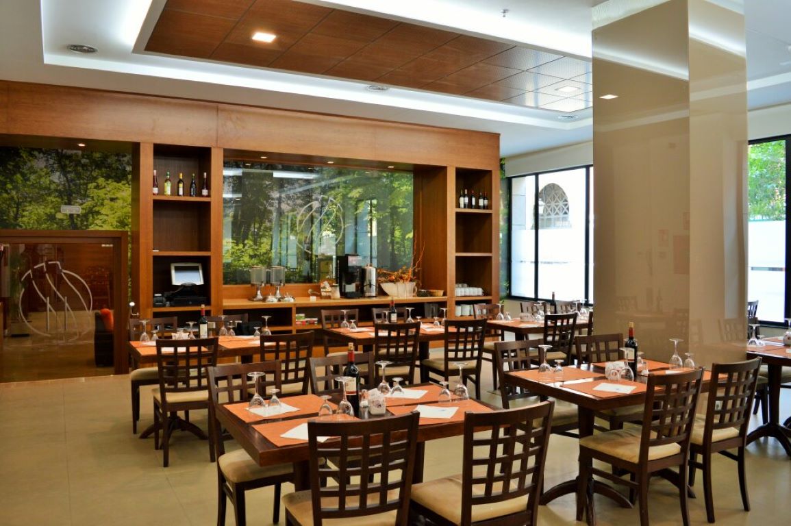 Hotel Porcel Ganivet-Restoran.jpg