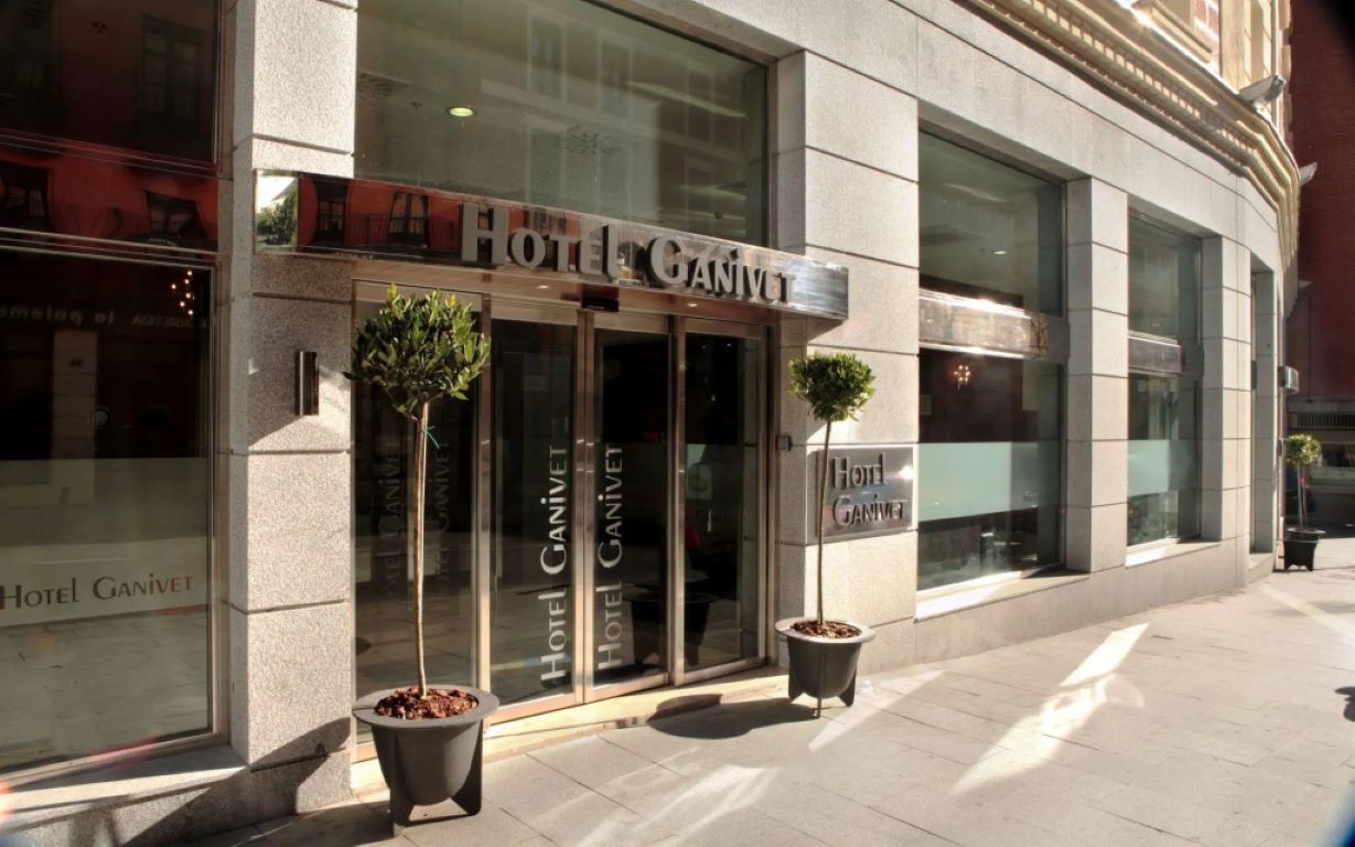 Hotel Porcel Ganivet-Ulaz u hotel.jpg