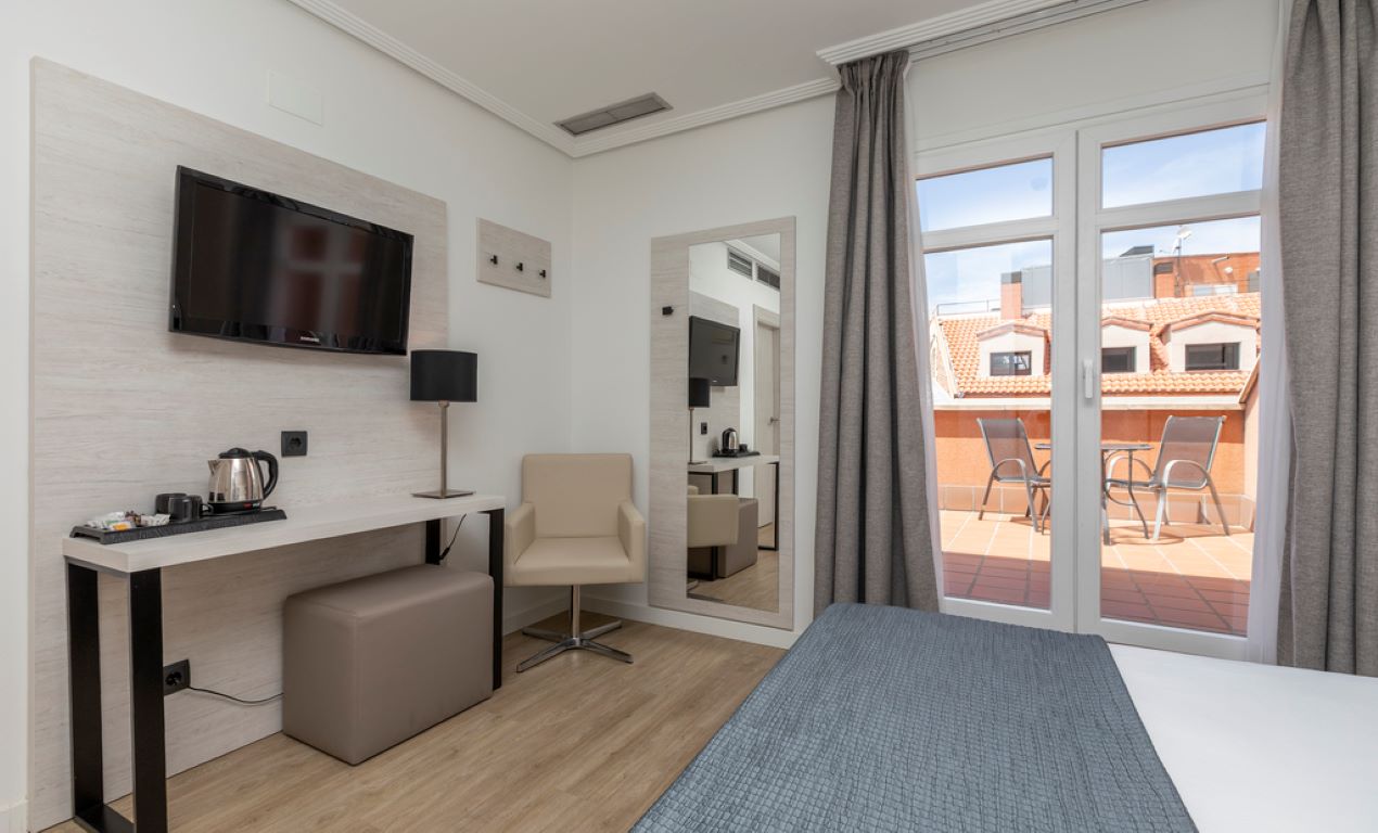 Porcel Ganivet Hotel-Standardna soba terasa.jpg
