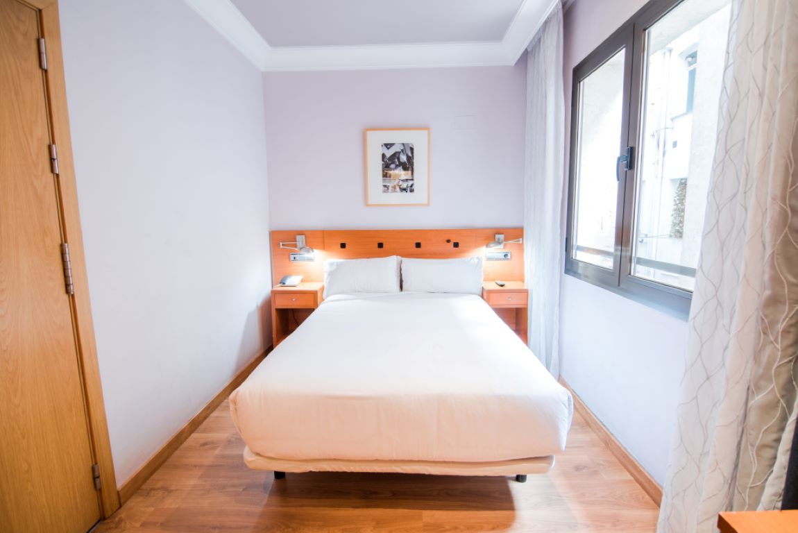 Petit Palace Cliper Gran Via-Economy soba.jpg