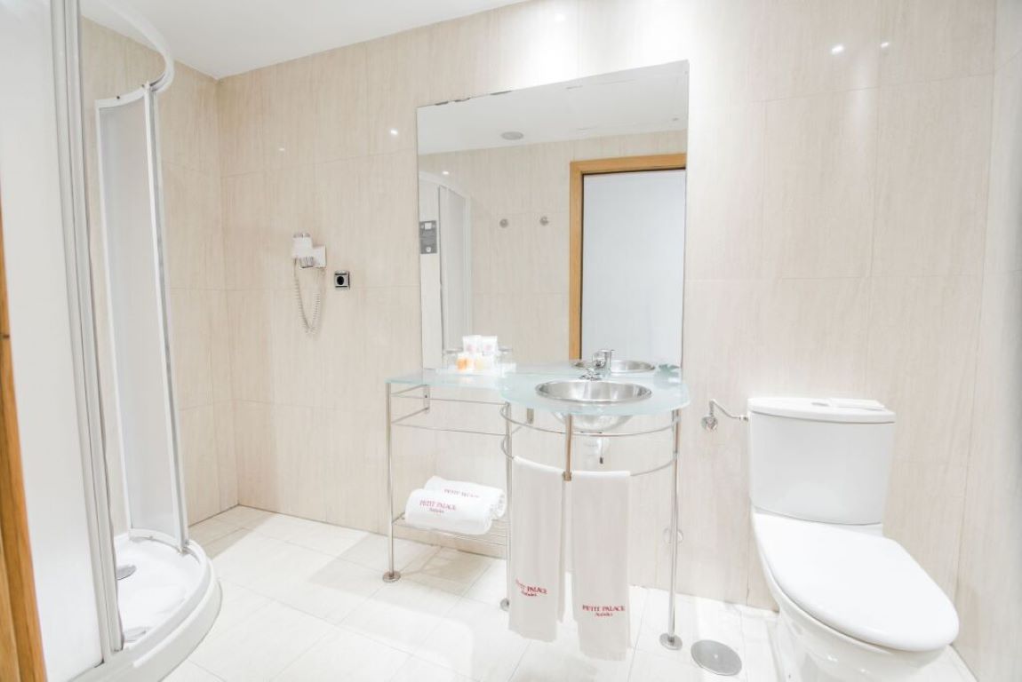 Petit Palace Cliper Gran Via-Kupatilo.jpg