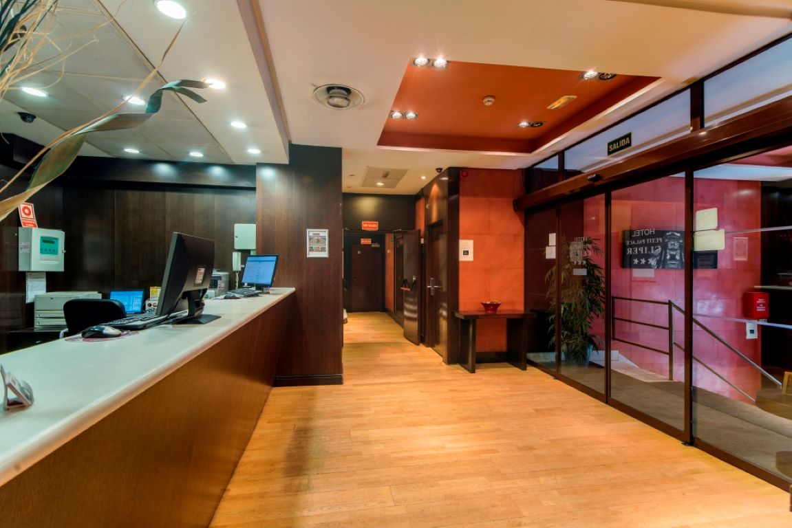 Petit Palace Cliper Gran Via-Recepcija.jpg