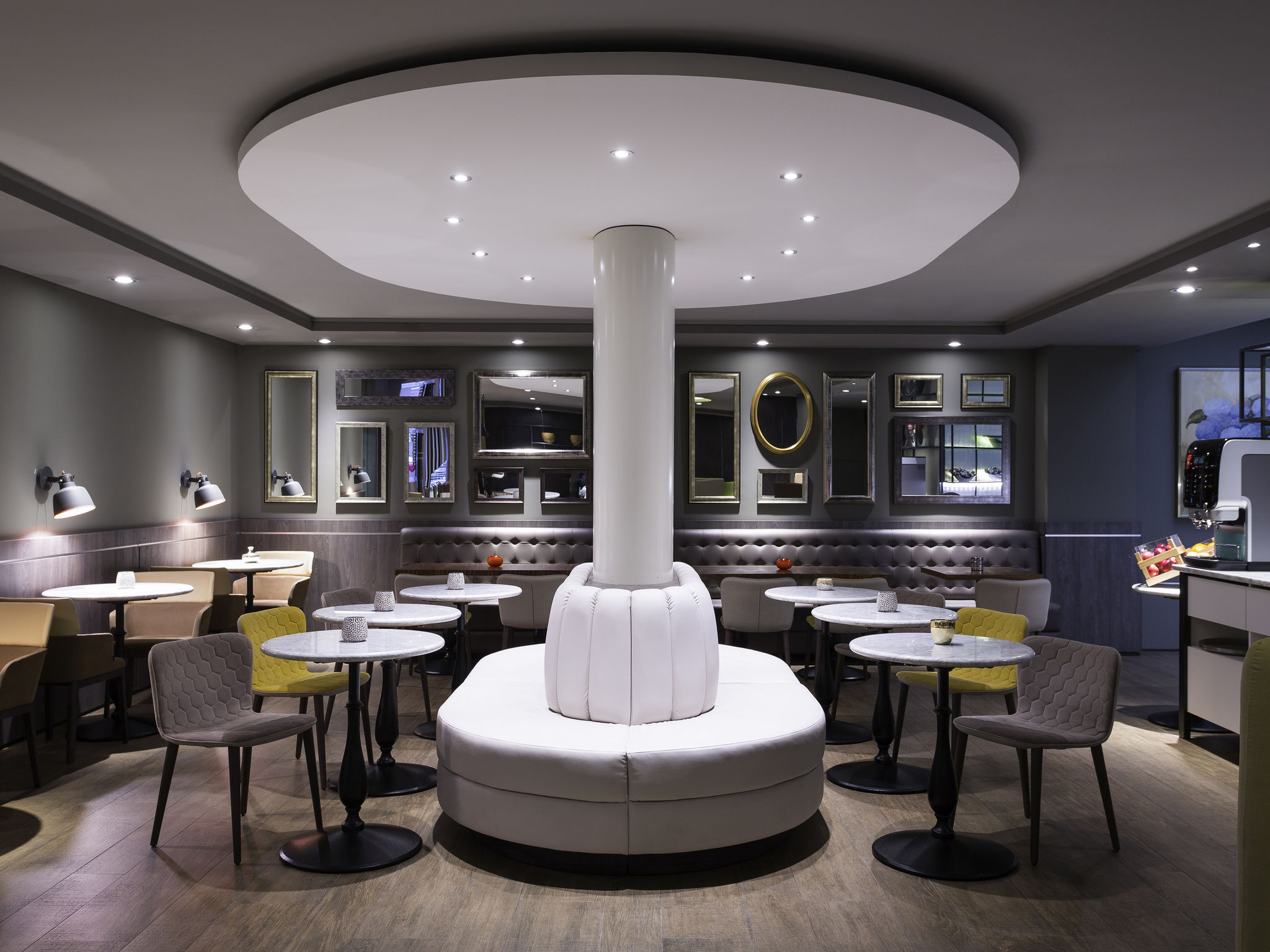 Mercure Madrid Centro Hotel-Lobby bar.jpg