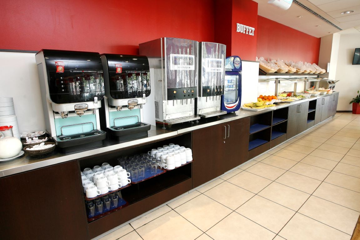 Travelodge Barcelona Poblenou-Dorucak.jpg