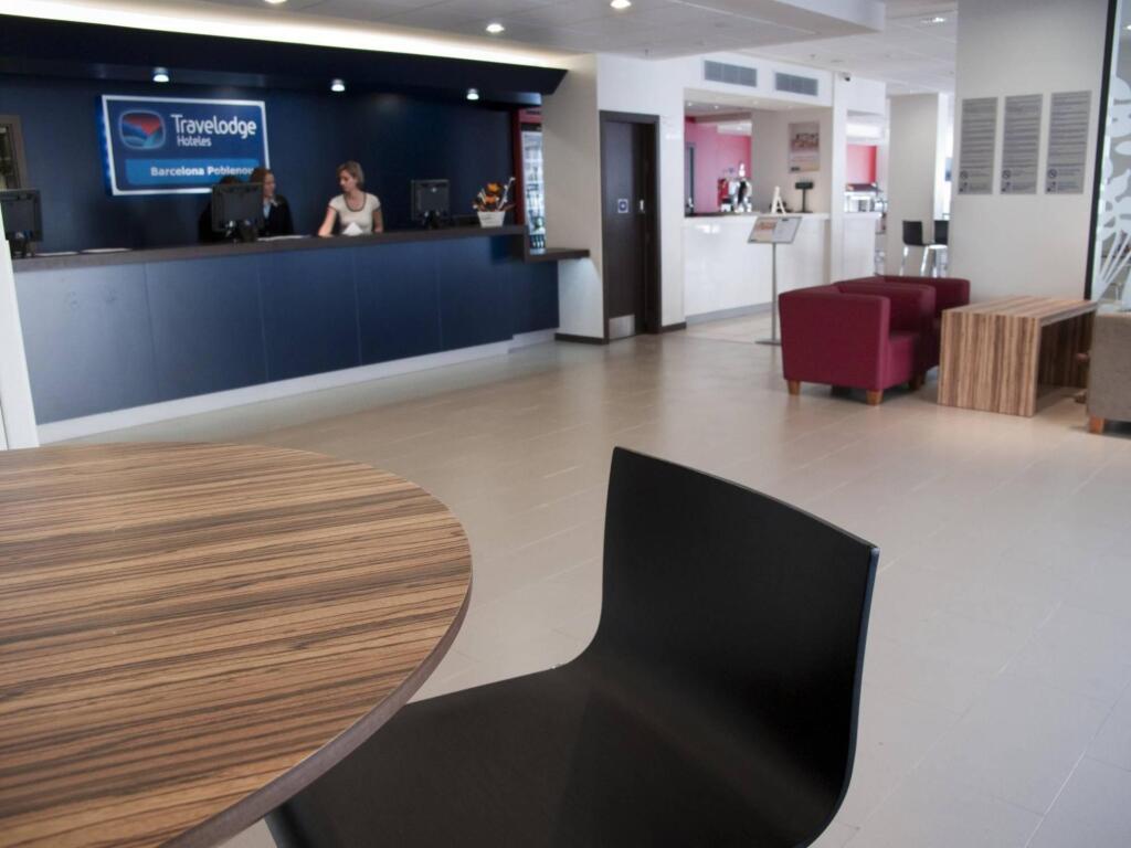 Travelodge Barcelona Poblenou-Lobby.jpeg