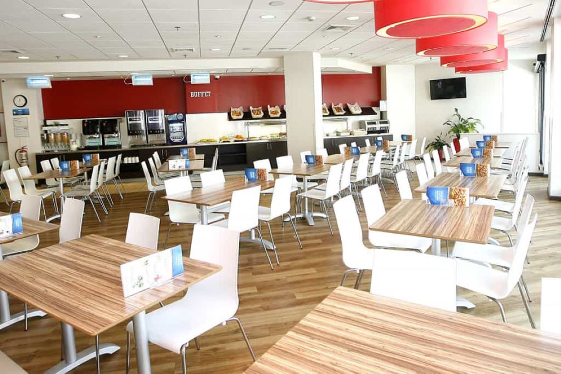 Travelodge Barcelona Poblenou-Restoran.jpg