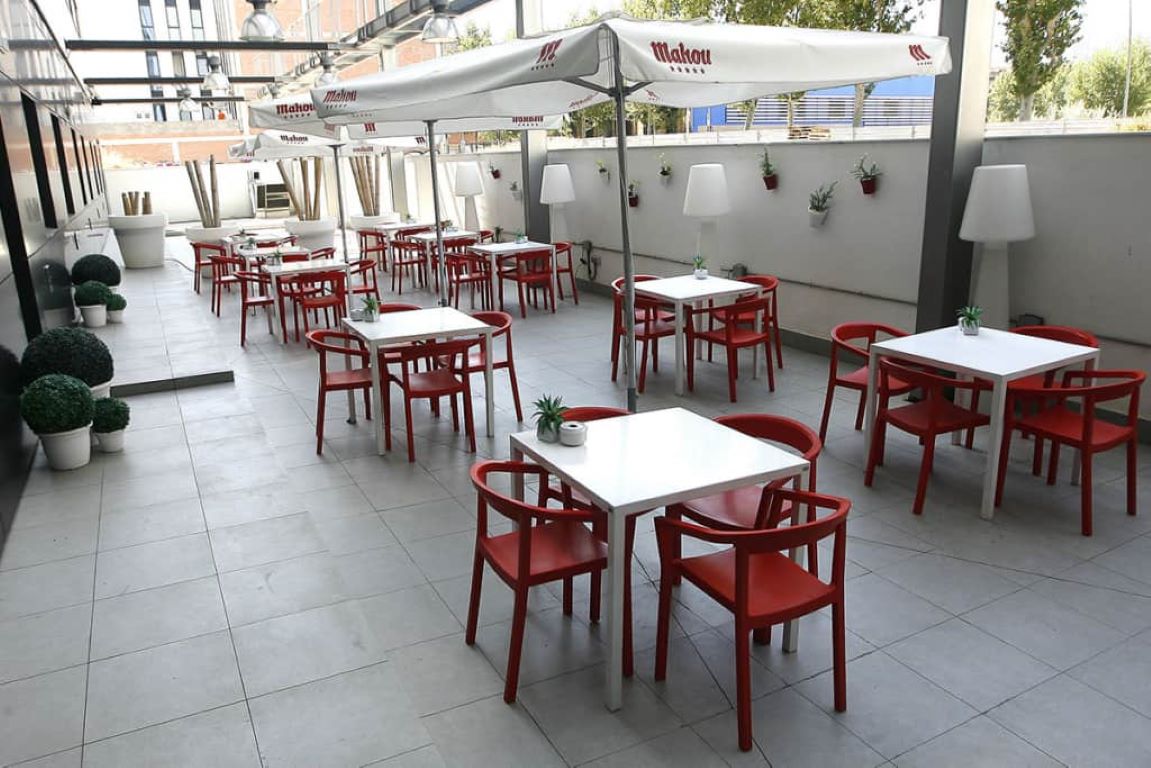 Travelodge Barcelona Poblenou-Terasa bara.jpg