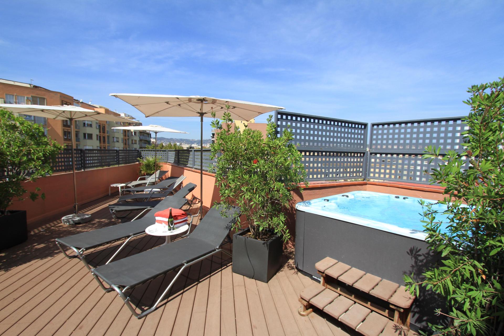 Garbi Millenni Hotel-Djakuzi na otvorenom.jpg