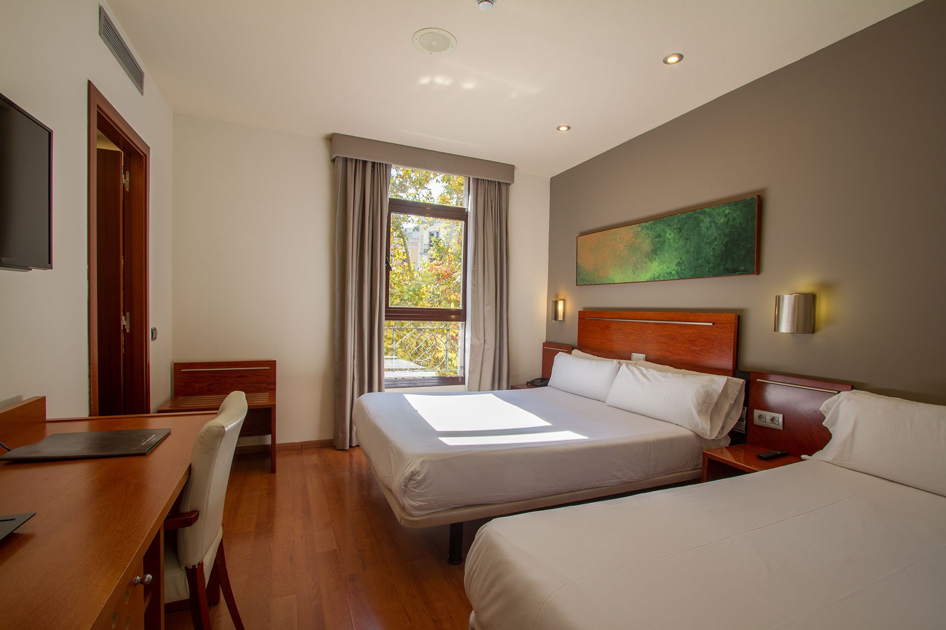 Garbi Millenni Hotel-Trokrevetna soba.jpg