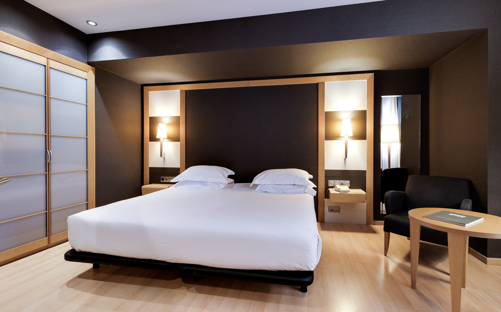 Hotel Barcelona Universal-Standardna soba.jpg