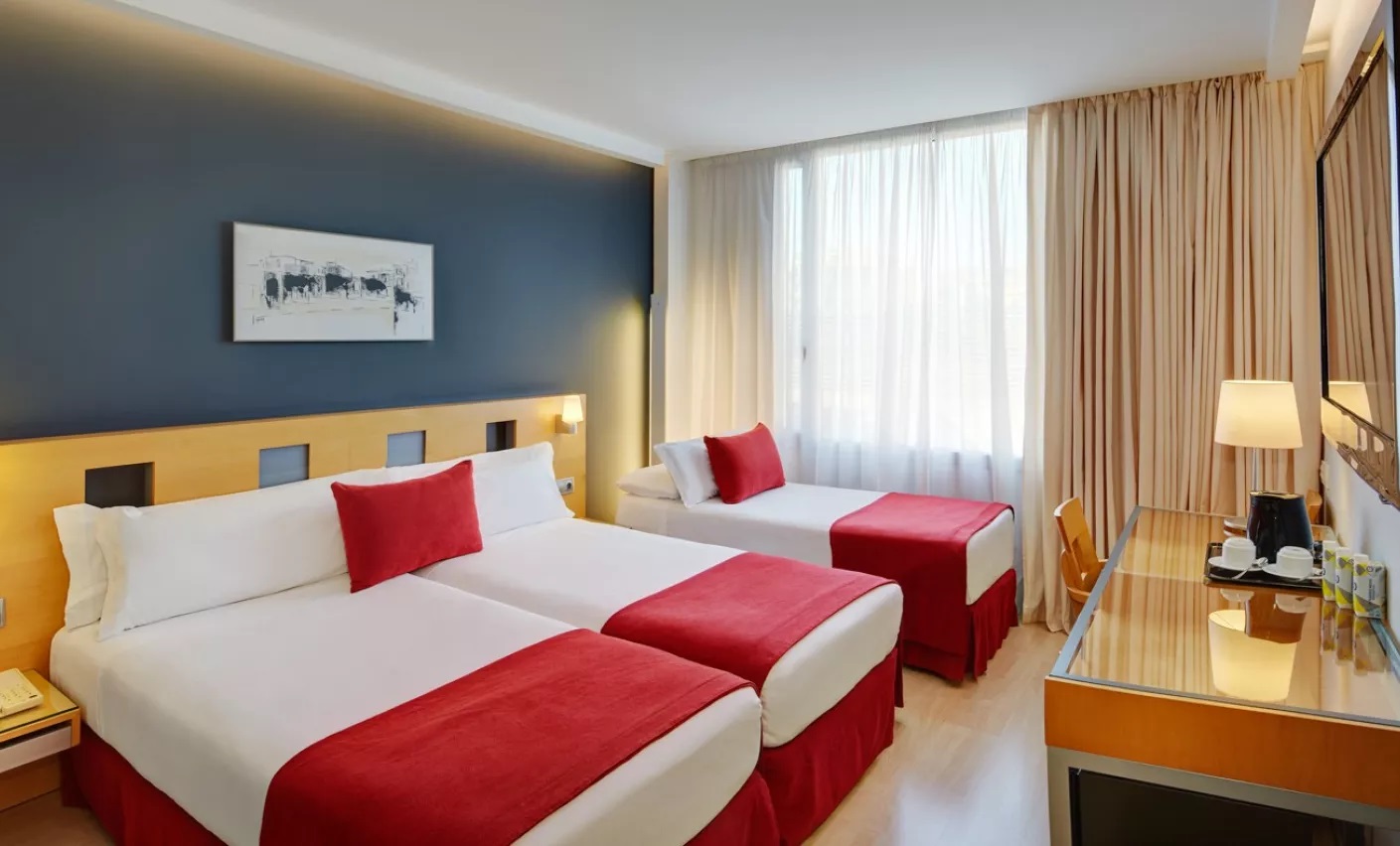 Sercotel Caspe Hotel-Trokrevetna soba.jpg