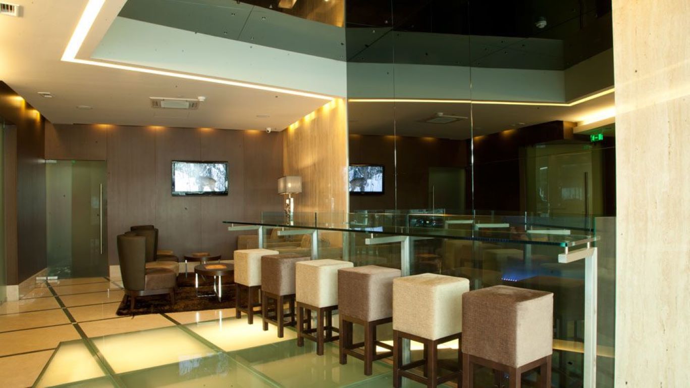 Hotel Turim Luxe-Bar.jpg