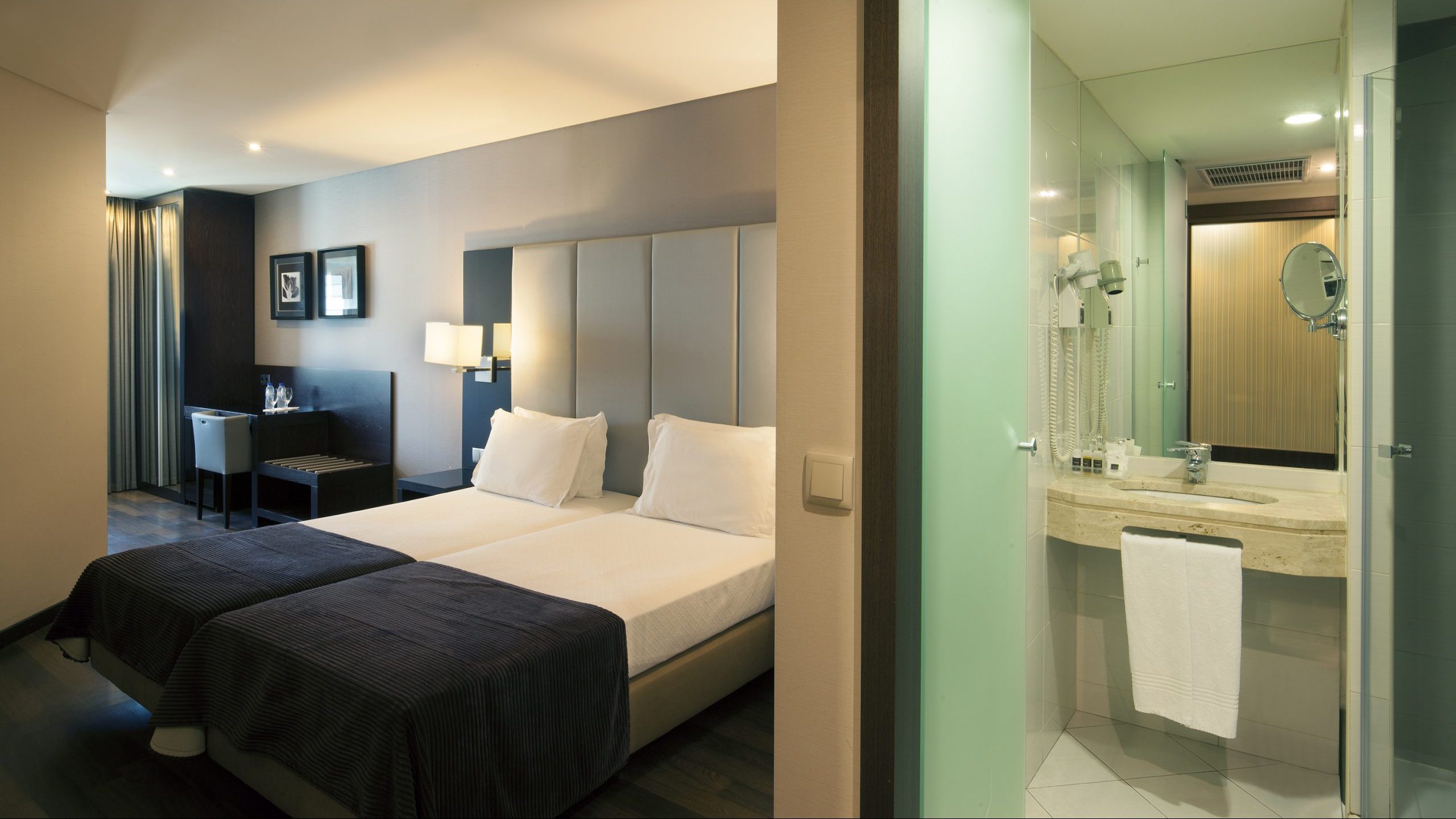 Turim Luxe Hotel-Standardna soba.jpg