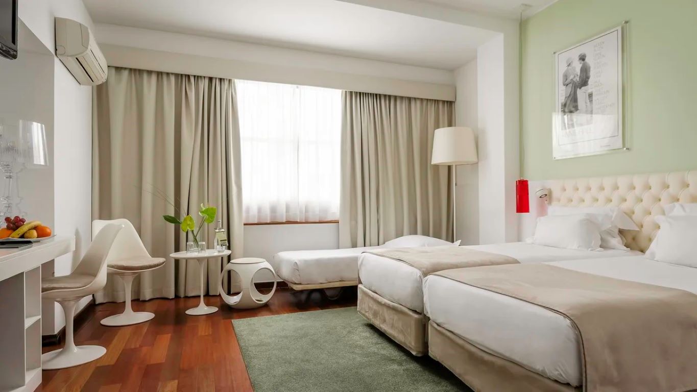 Florida Hotel-Trokrevetna soba.jpg