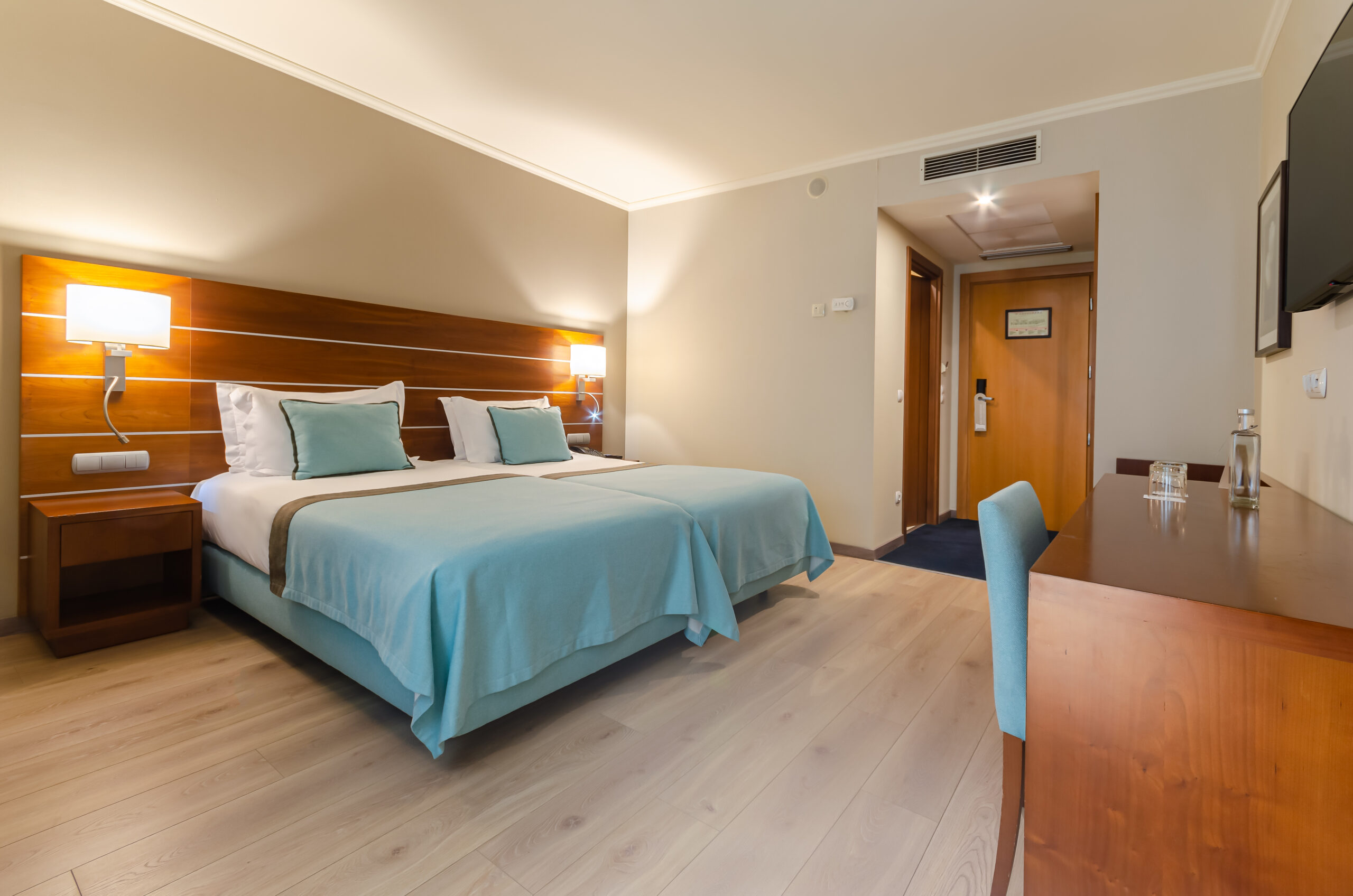 Hotel Turim Europa-Standardna soba.jpg
