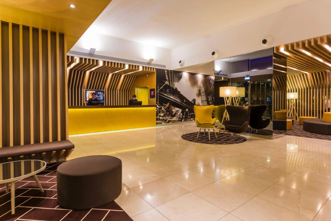 Hotel HF Fenix Urban-Recepcija.jpg