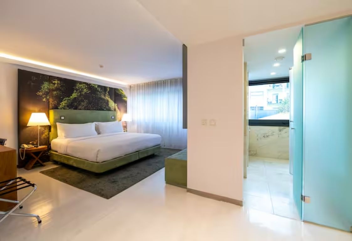 DoubleTree by Hilton Hotel Lisbon Fontana Park-King Deluxe Patio View Room.jpg