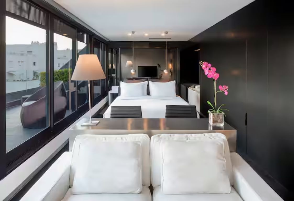 DoubleTree by Hilton Hotel Lisbon Fontana Park-King Junior Suite.jpg