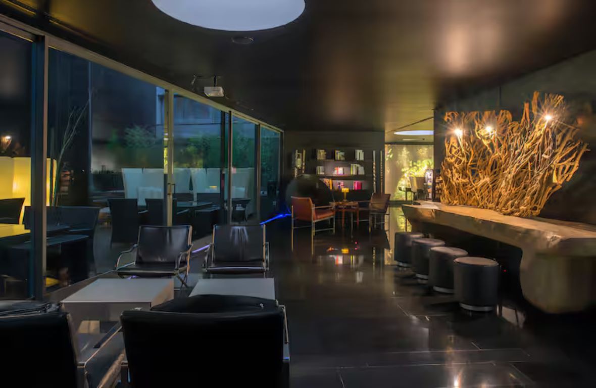 DoubleTree by Hilton Hotel Lisbon Fontana Park-Lobby bar.jpg