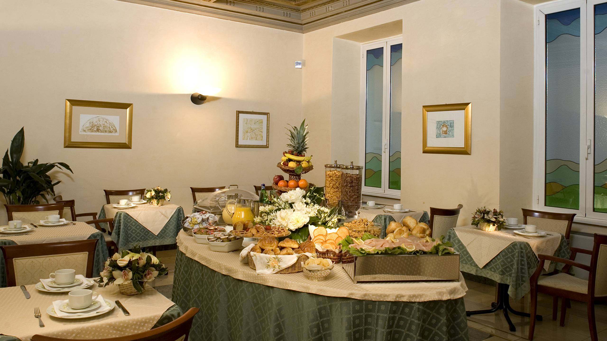 Aberdeen Hotel-Restoran.jpg