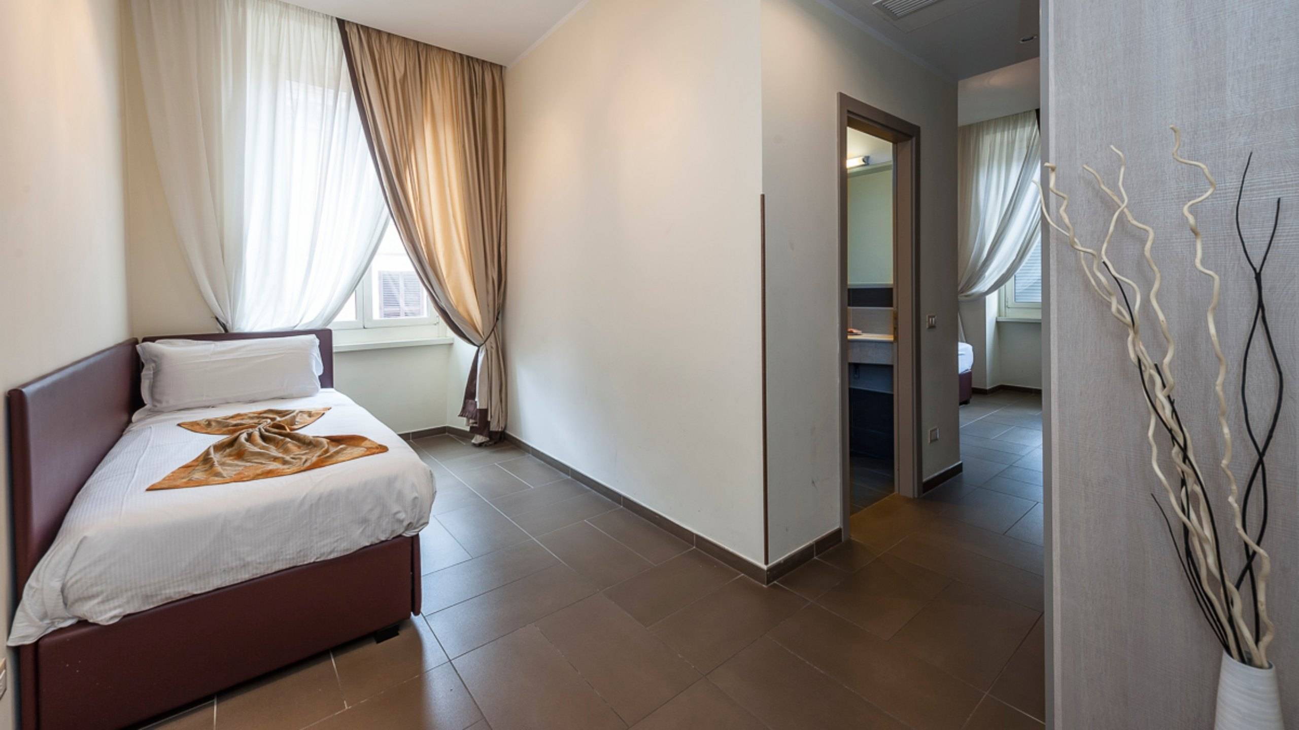 California Hotel-Superior porodicna soba.jpg