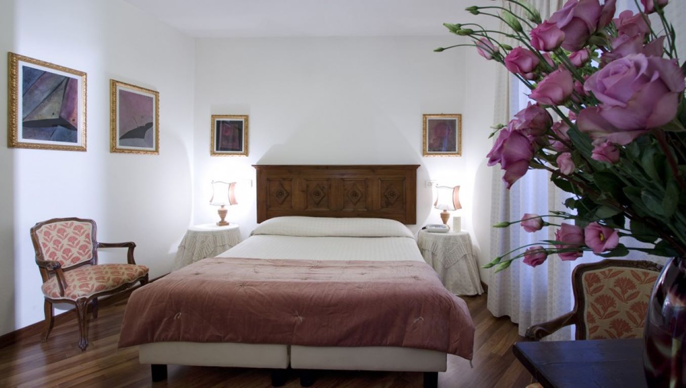 Columbia Hotel-Suite.jpg