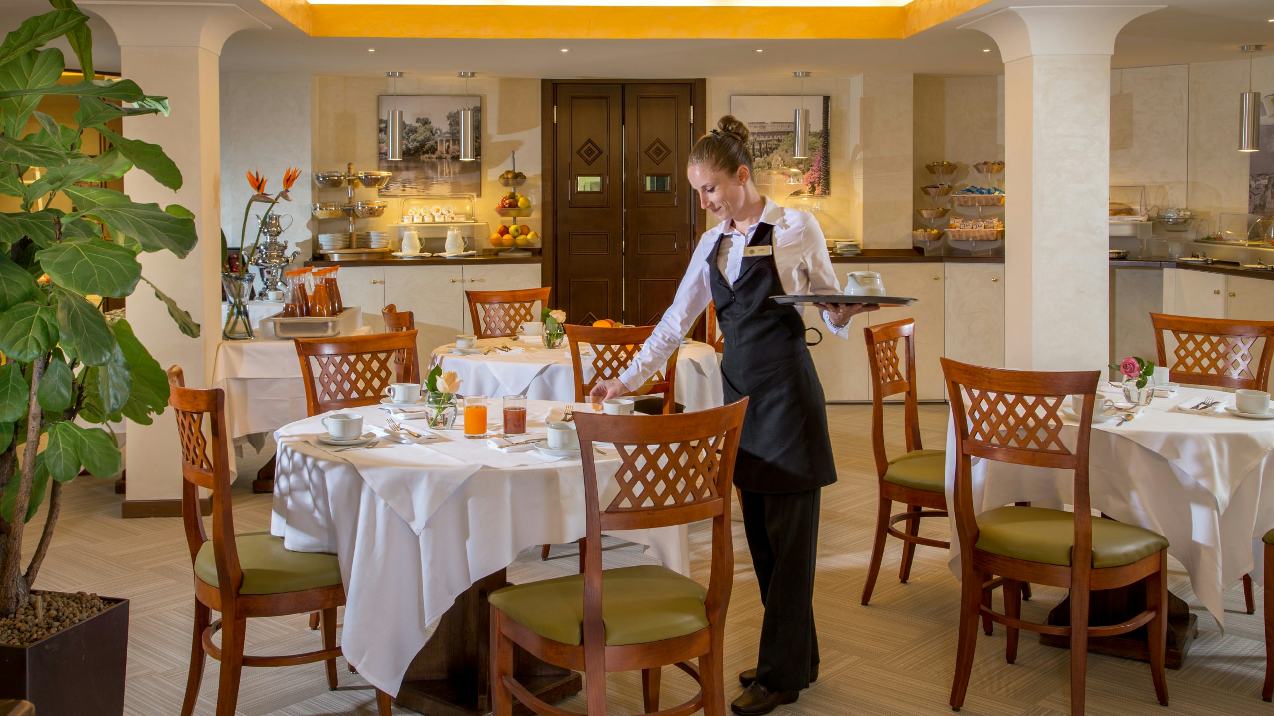 Oxford Hotel-Restoran.jpg