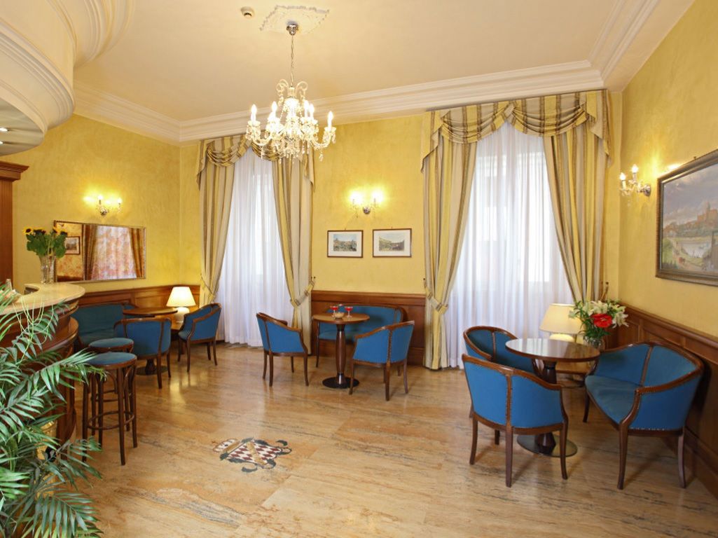 Hotel Montecarlo-Lobby.jpg