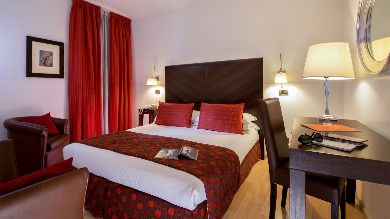 Ariston Hotel-Trokrevetna soba.jpg