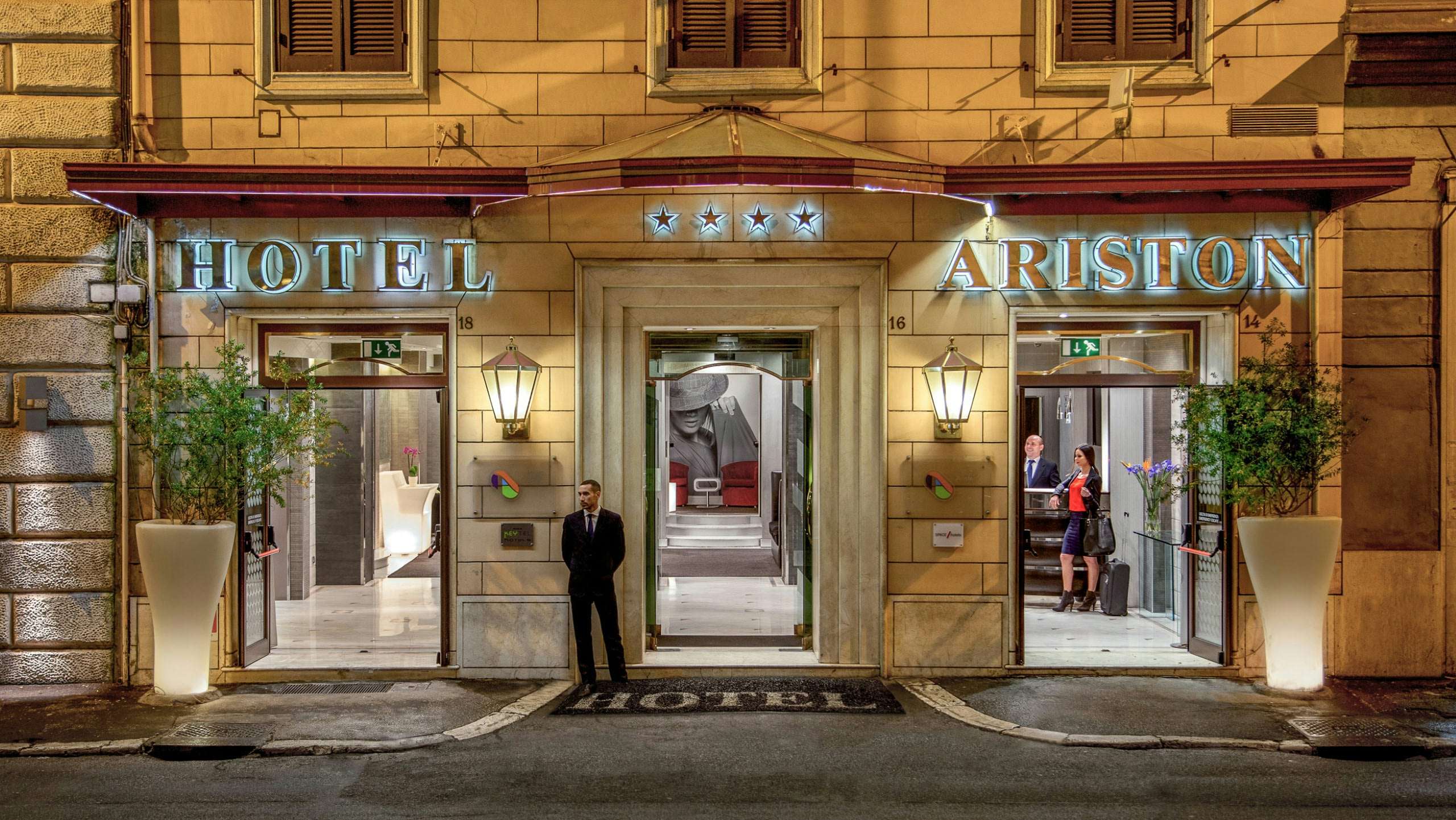Ariston Hotel-Zgrada hotela.jpg
