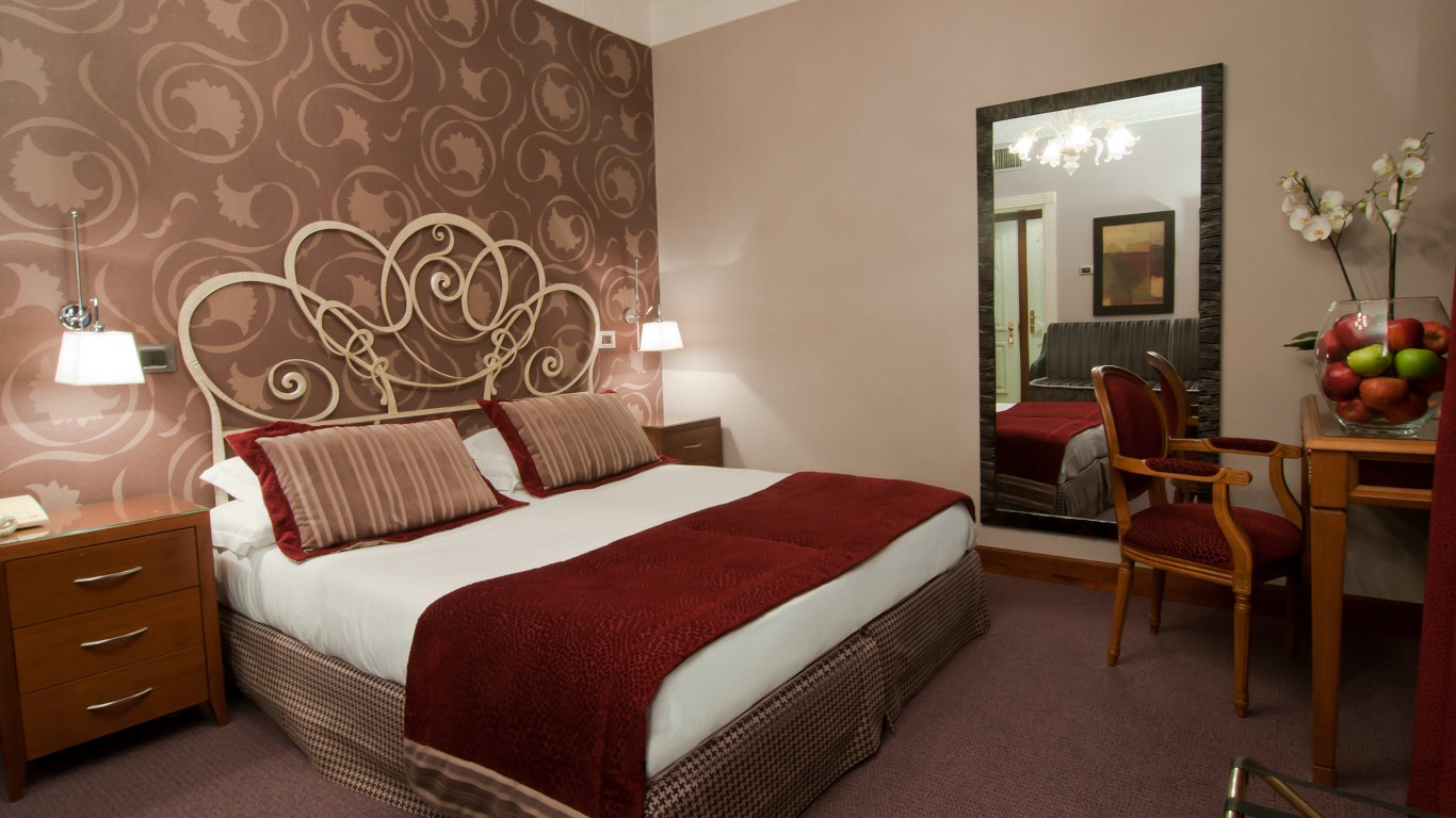 Hotel Ariston-Deluxe trokrevetna soba.jpg