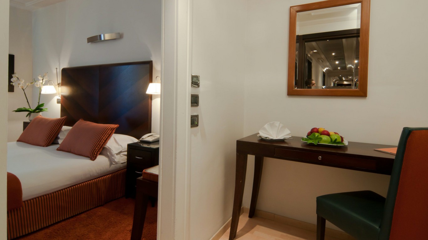 Hotel Ariston-Superior trokrevetna soba.jpg