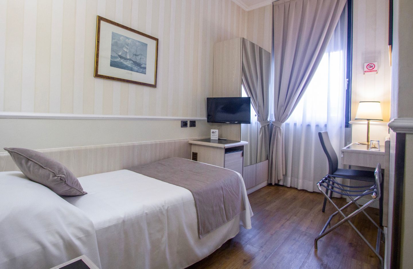 Hotel Flora-Jednokrevetna soba.jpg