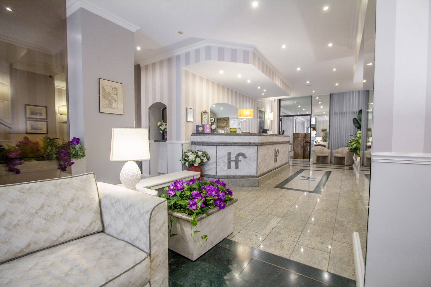 Hotel Flora-Lobby.jpg