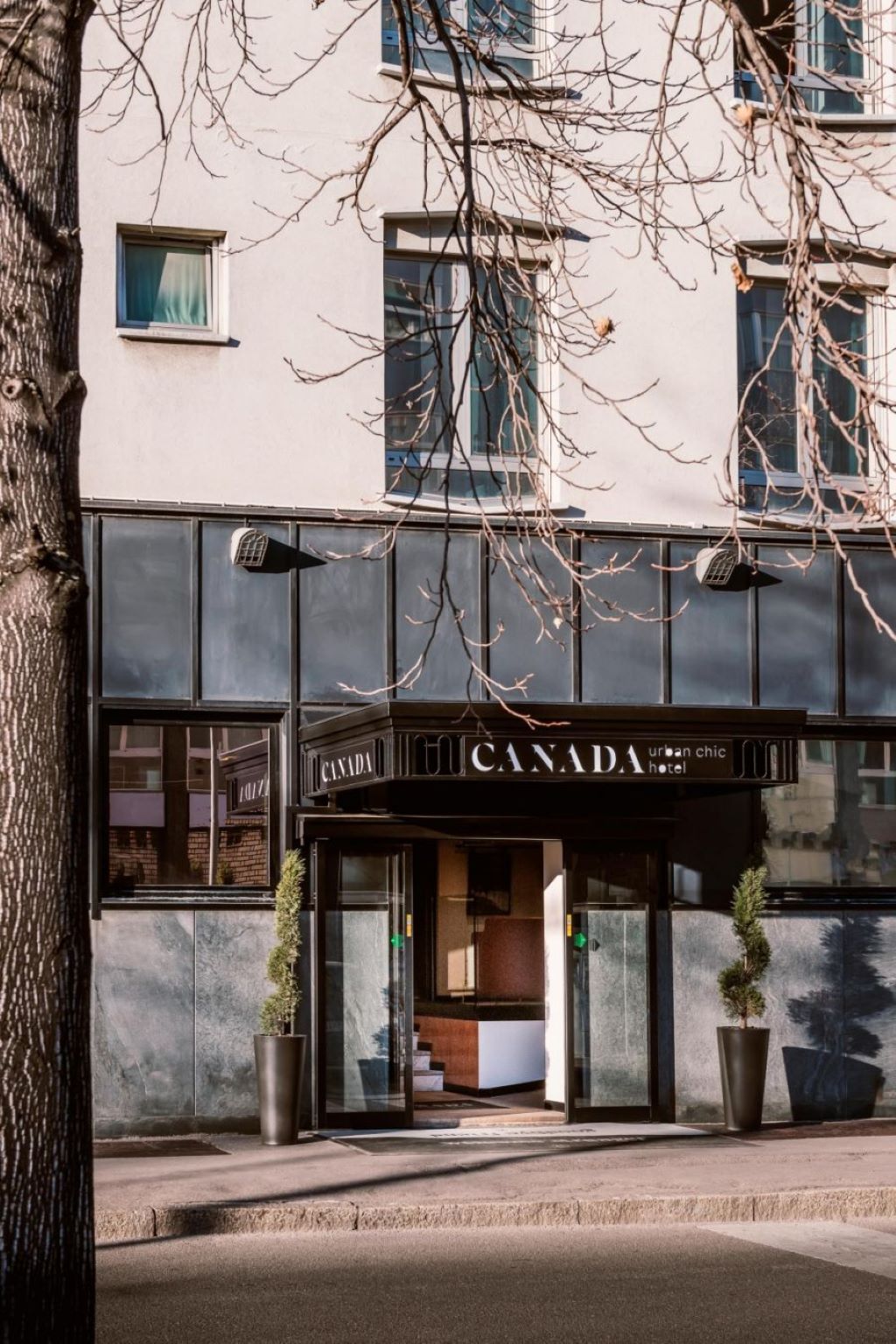 Canada Hotel-Prilaz hotelu.jpg