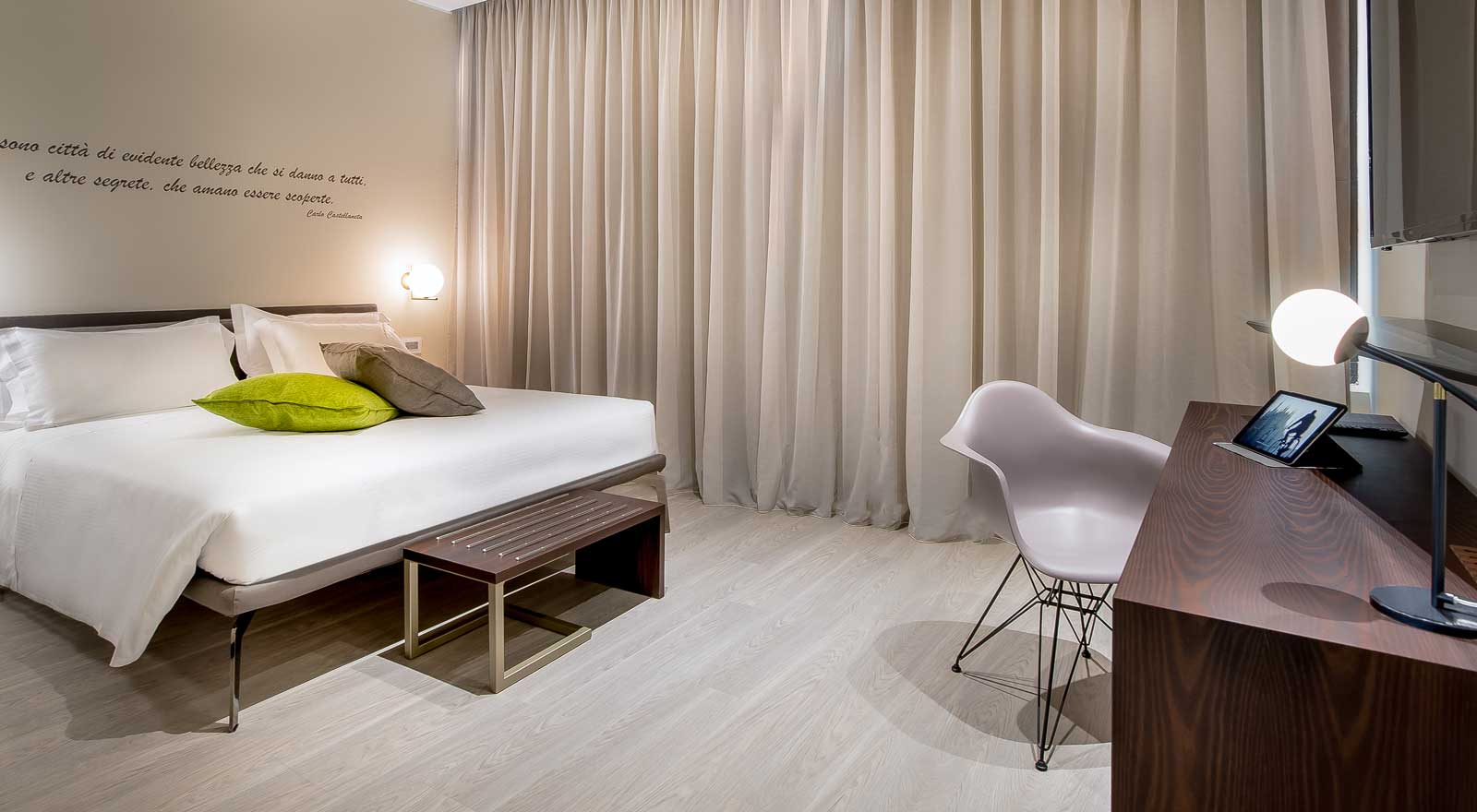 Canada Hotel-Soba u potkrovlju.jpg
