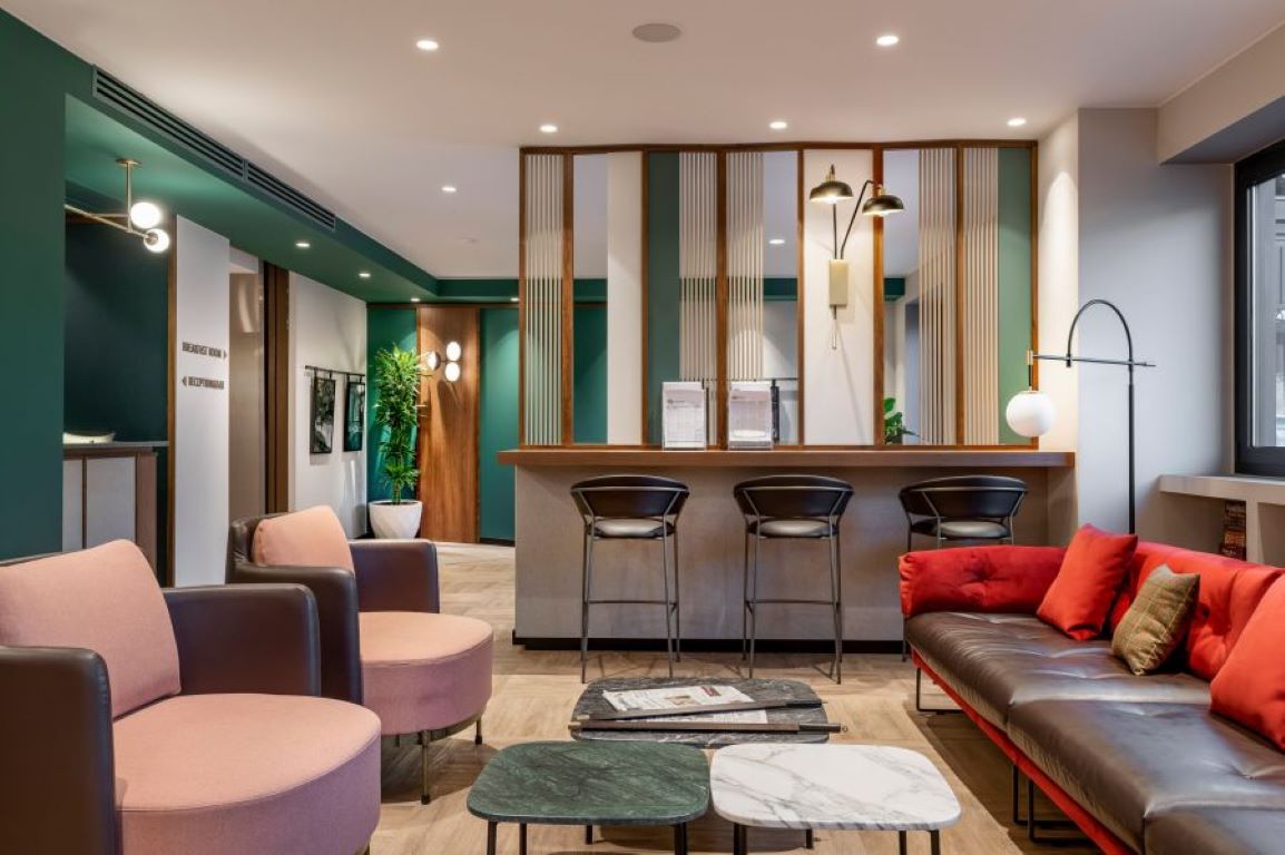 Hotel Canada-Lobby bar.jpg