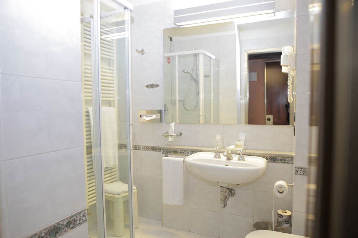 Bristol Hotel-Kupatilo.jpg
