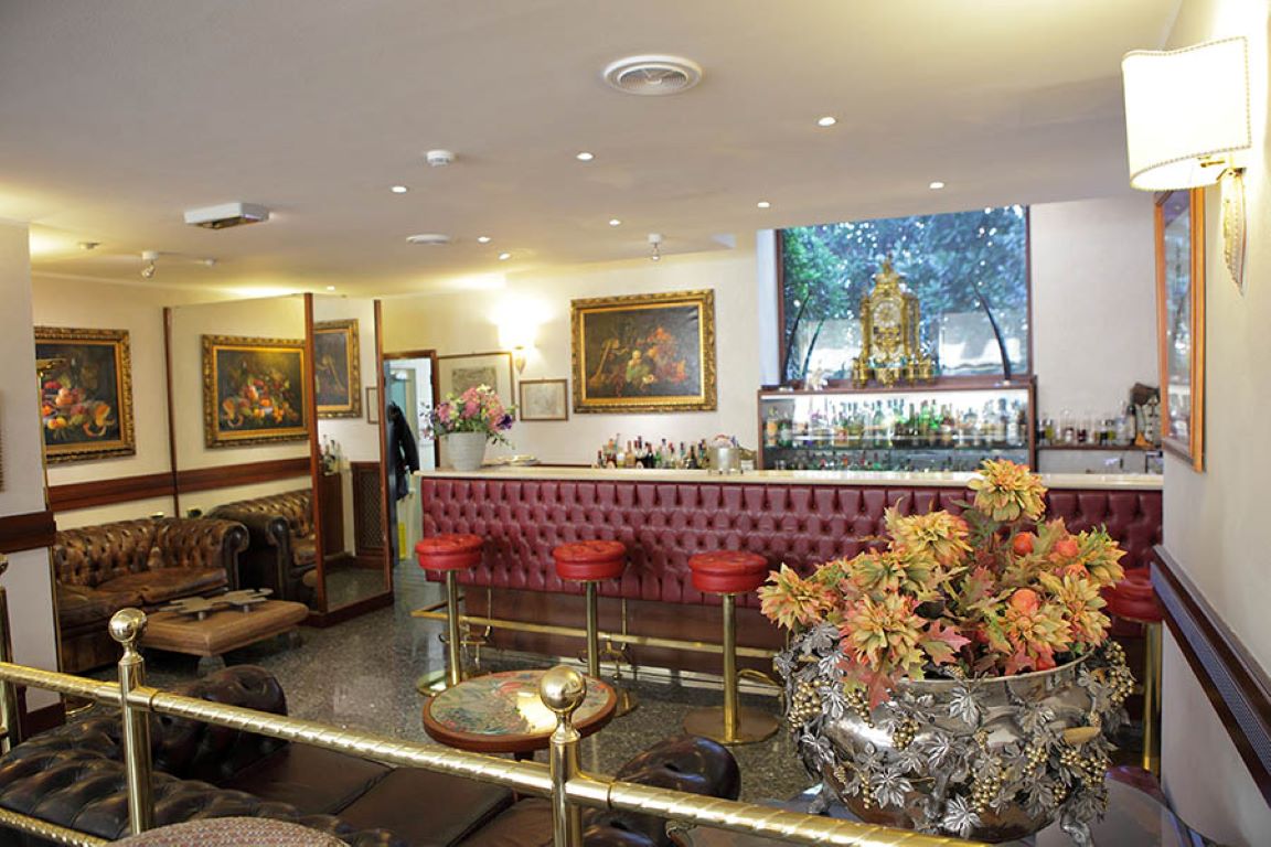Bristol Hotel-Lobby bar.jpg
